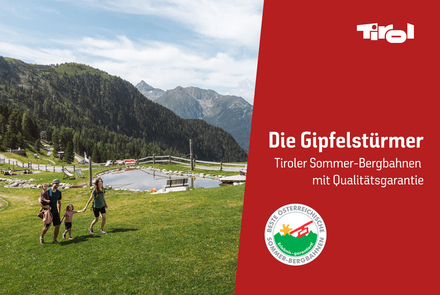 eine Familie beim Ausflug zu den besten Tiroler Sommerbergbahnen