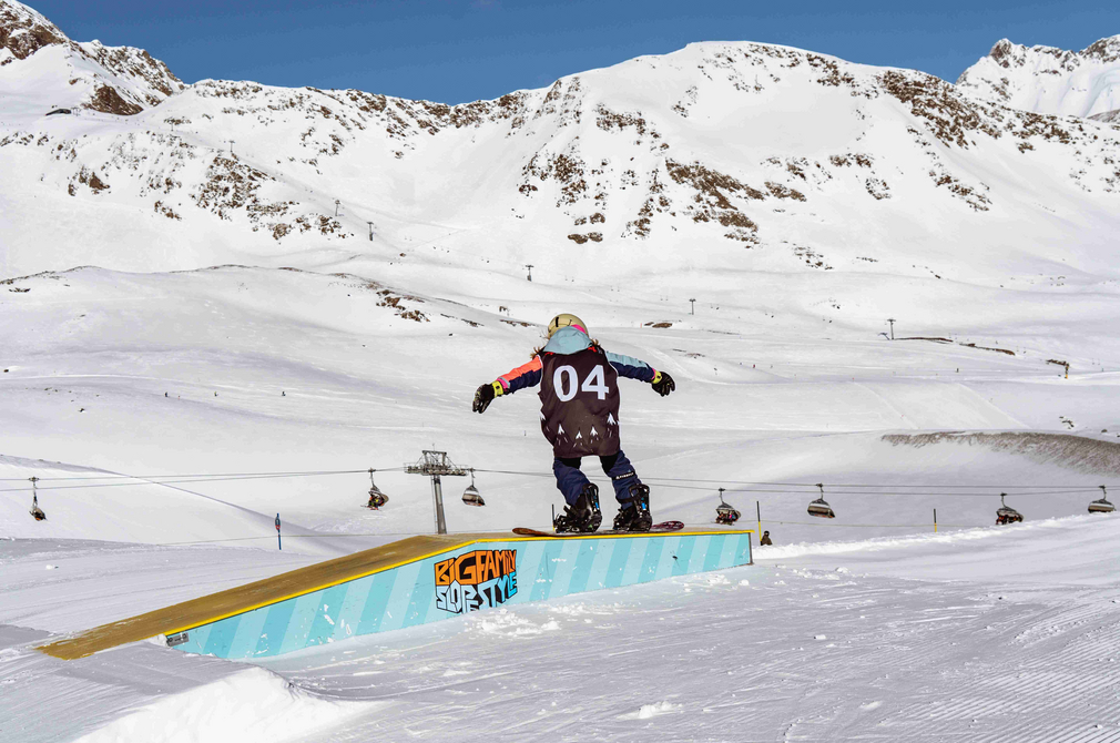 Kind im Snowpark