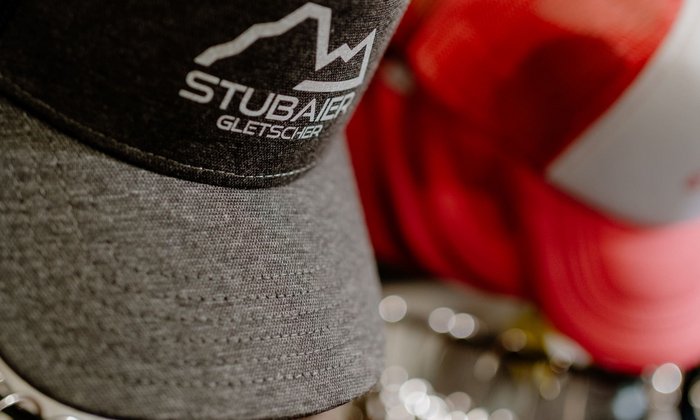 Graue Merchandising Schildkappe Stubaier Gletscher 