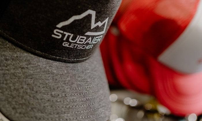 Graue Merchandising Schildkappe Stubaier Gletscher 