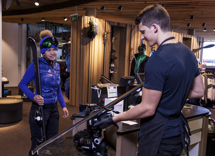 Skishop Beratungsgespräch